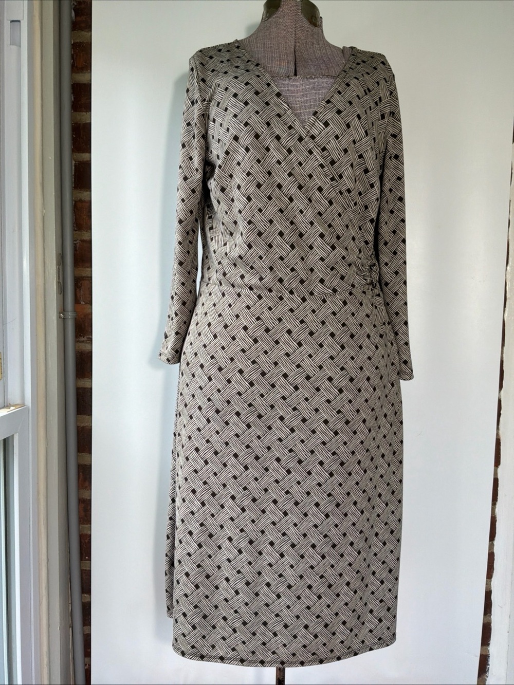 Ann Taylor Loft Long Sleeve V-Neck Brown/Tan Work Dress Size 8